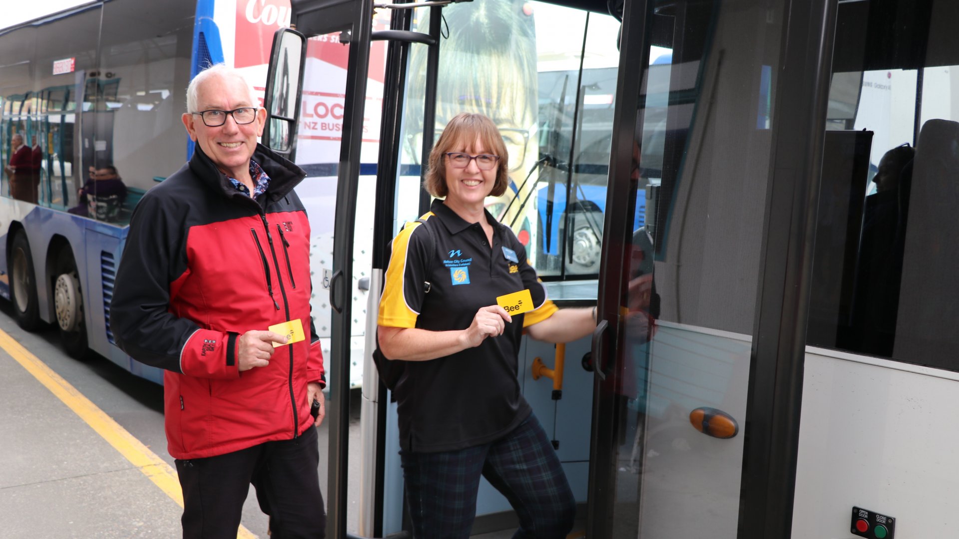 Nelson City Councillor Brian McGurk and Deputy Mayor Judene Edgar get on the bus using a Bee Card.