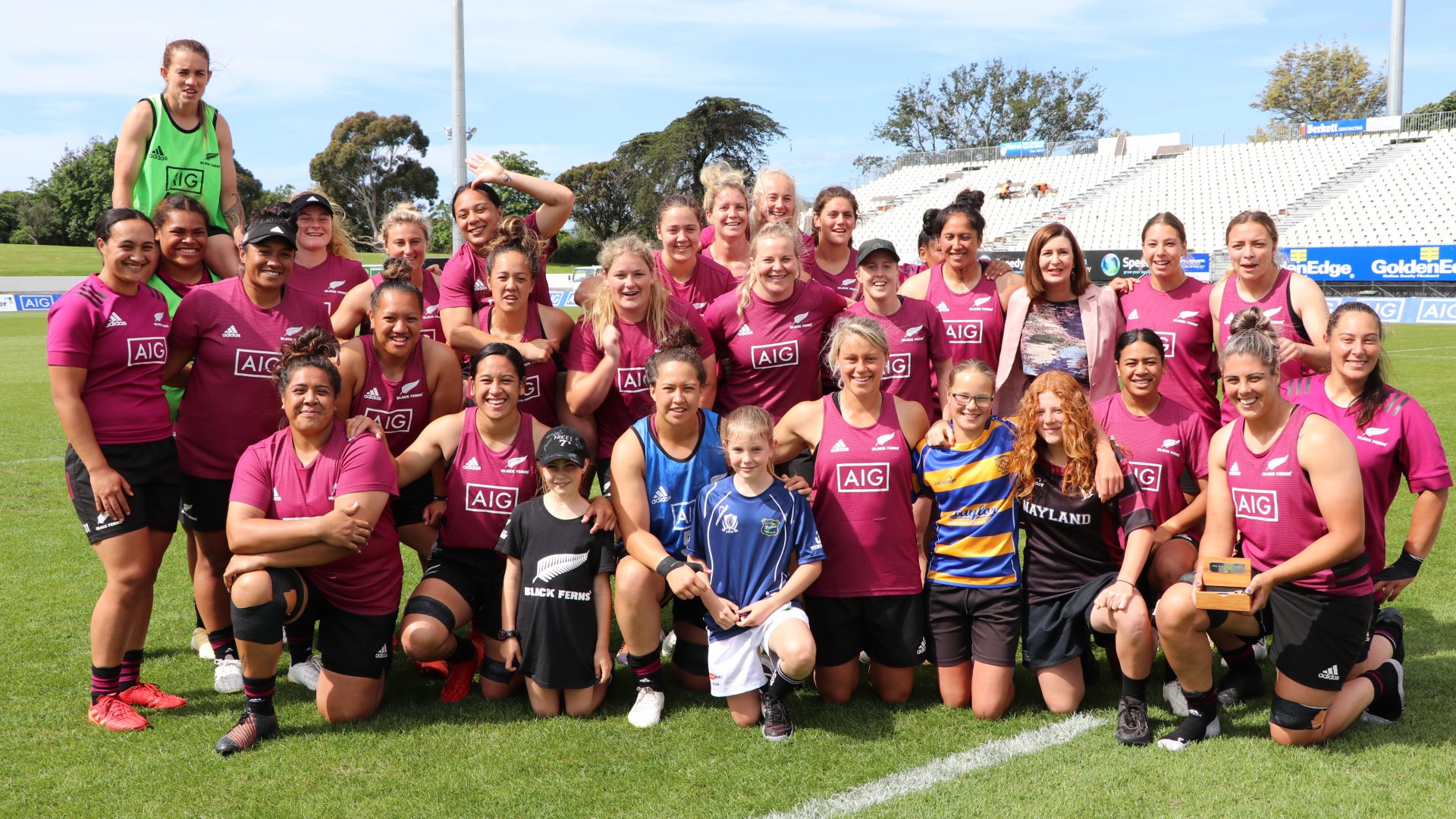 Photo: Mayor Rachel Reese and local rugby players from left, Ellanna Scott Rollason, Hunter Nicholls, Madison Greenaway and Lucy Mahuika with the Black Ferns.