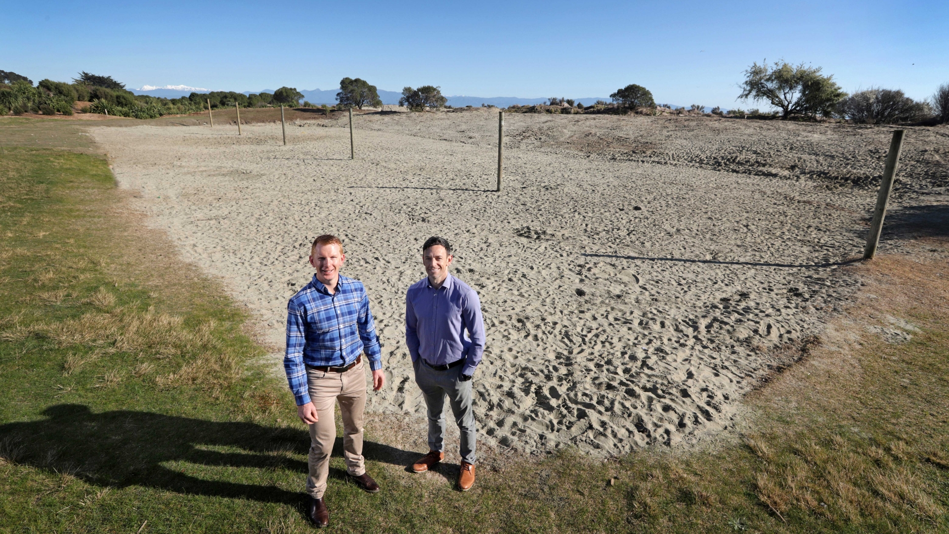 Councillor Mike Rutledge and The Pines Volleyball Club's Patrick Shone at the new Tahunanui courts.