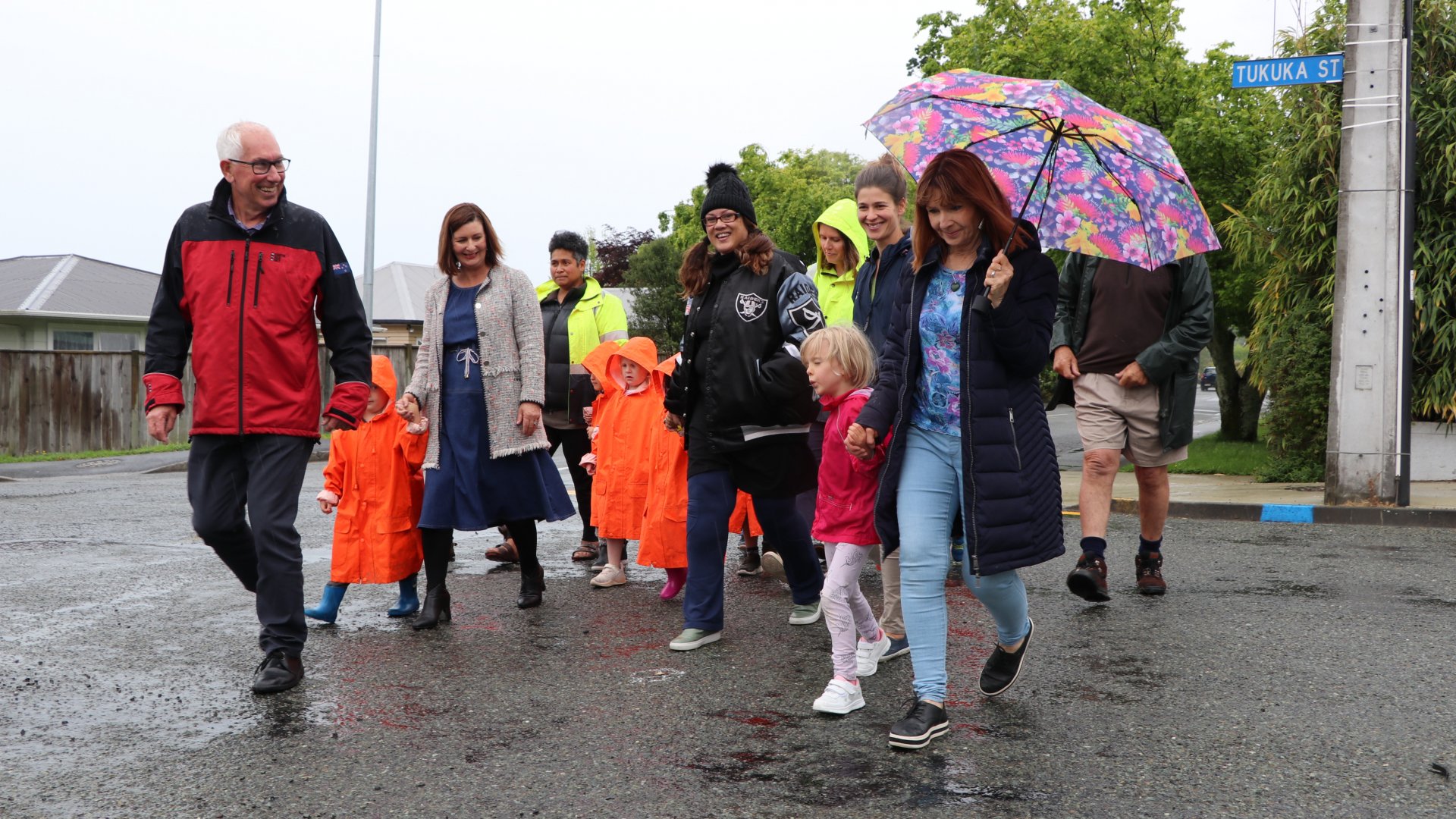 Nelson Mayor Rachel Reese and Infrastructure Chair Brian McGurk meet with Clare Scott, community members and children from Nelson South Kindergarten