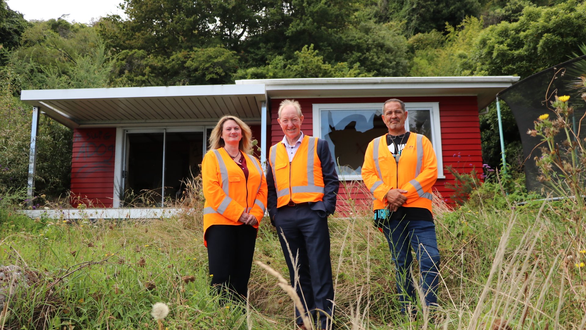 Recovery Taskforce - Cr Trudie Brand, Mayor Nick Smith and Cr Matty Anderson with one of the Rocks Road houses that will be deconstructed. 